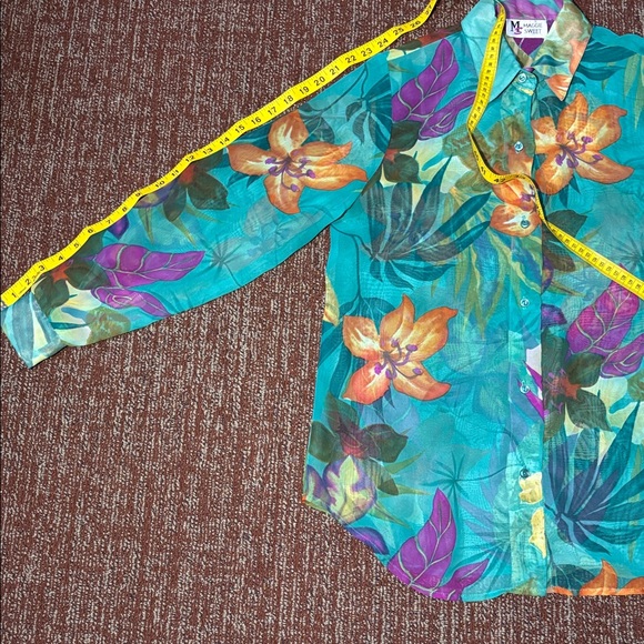 Maggie Sweet vintage sheer capri blue tropical floral button down women’s blouse - Picture 11 of 13